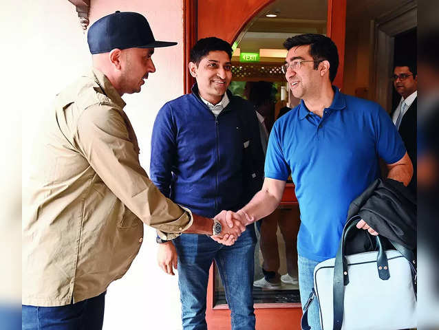 CaratLane founder Mithun Sacheti greets Blinkit CEO Albinder Dhindsa as Ritesh Arora cofounder and CEO, Browserstack looks on