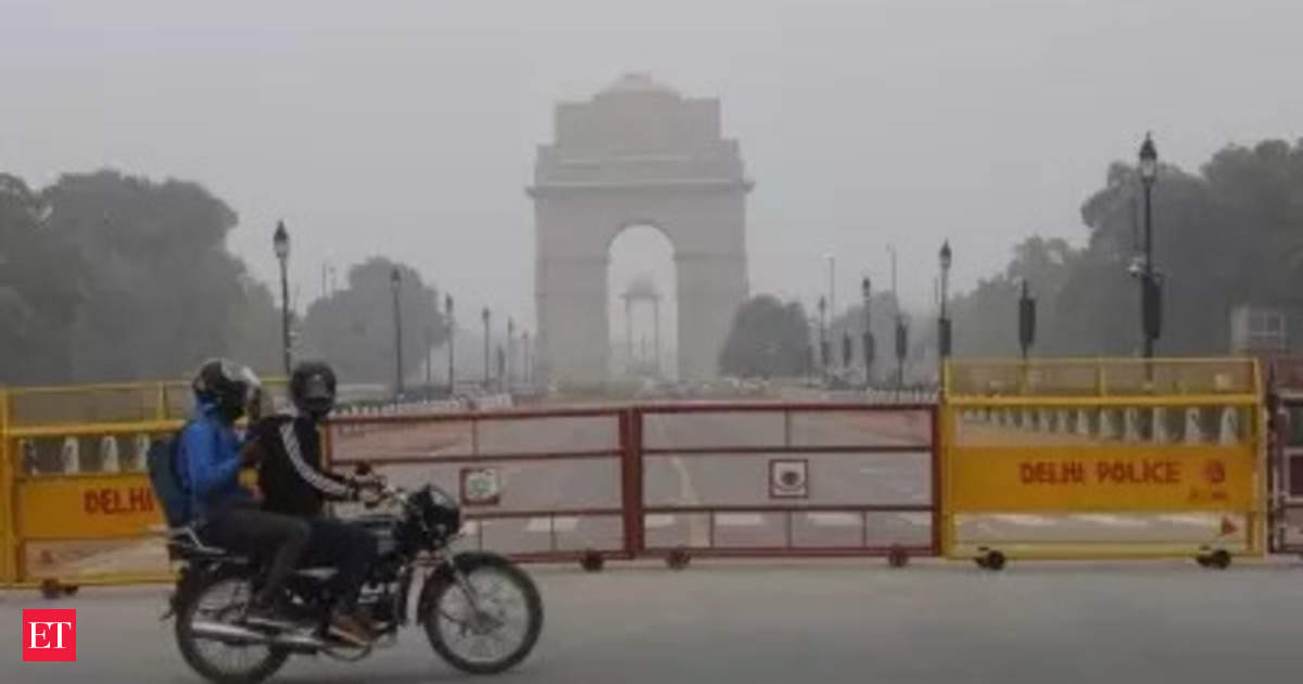 Delhi records minimum temp of 24.2 deg C; cloudy condition likely