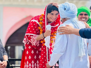 Olympic wrestler, new Congress member Vinesh Phogat embraces ‘rustic bahu’ look in Haryana polls campaign