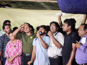 Kolkata: Junior doctors speak to the media after meeting with West Bengal Chief ...