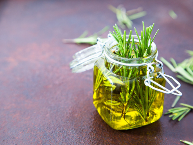 Rosemary: Boost your scalp circulation