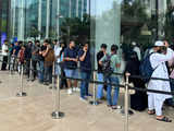 Huge crowds as iPhone 16 goes on sale