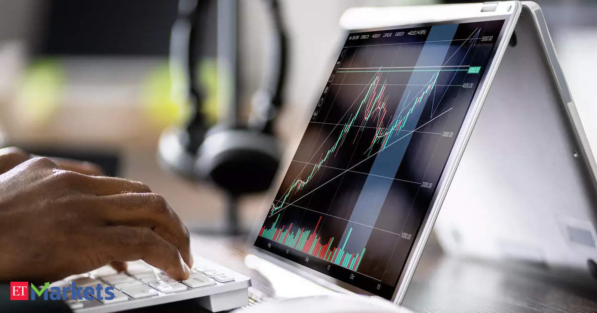 Tech view: Nifty breaks 25,500 resistance, forms long bull candle. How to trade on Monday post image