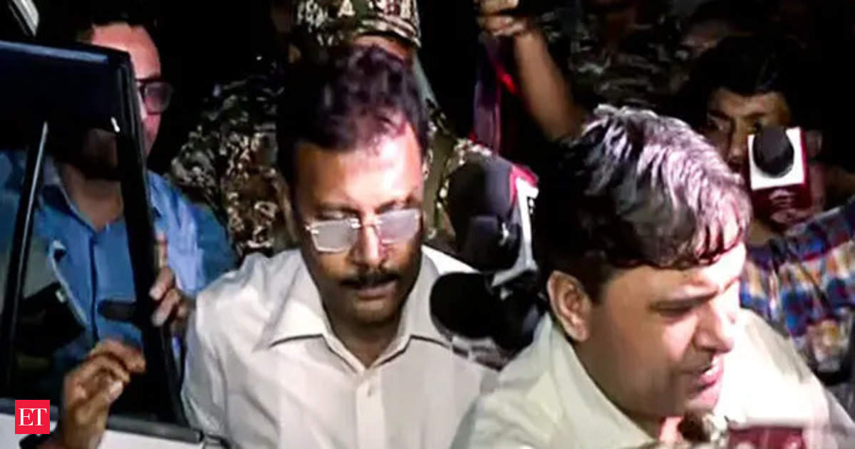 Court sends ex-RG Kar College principal Sandip Ghosh and Tala SHO Abhijit Mondal to CBI custody till Sept 25 post image