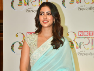 Navya Nanda pauses IIM Ahmedabad studies, steals the show at NBT Utsav in light blue saree