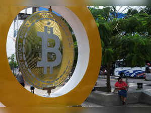 Bitcoin jumps while Japan holiday dulls most currencies:Image