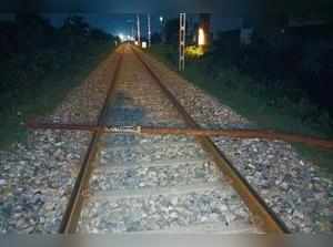 2 addicts dump stolen telecom pole on railway track, arrested