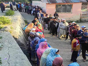 Jammu and Kashmir, Sept 18 (ANI): Voters queue up to cast their vote for the fir...