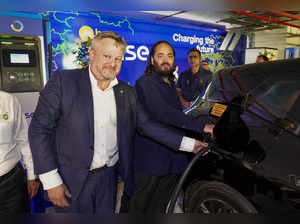 Mumbai: Reliance Industries Limited (RIL) Director Anant Ambani and bp CEO Murra...