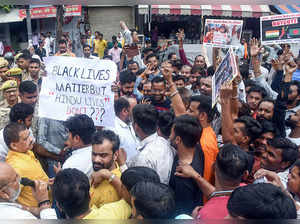 Vishwa Hindu Parishad and Bajrang Dal supporters