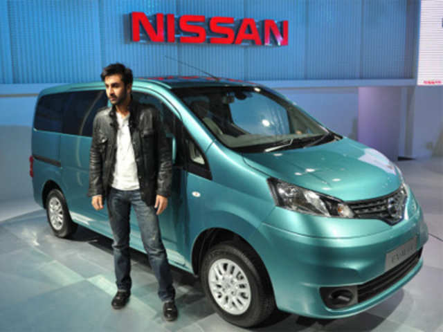 Ranbir Kapoor poses with Nissan Evaila