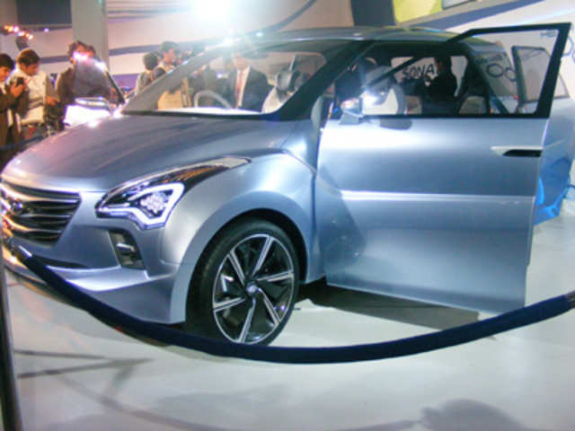 Hyundai unveils concept MPV Hexa Space