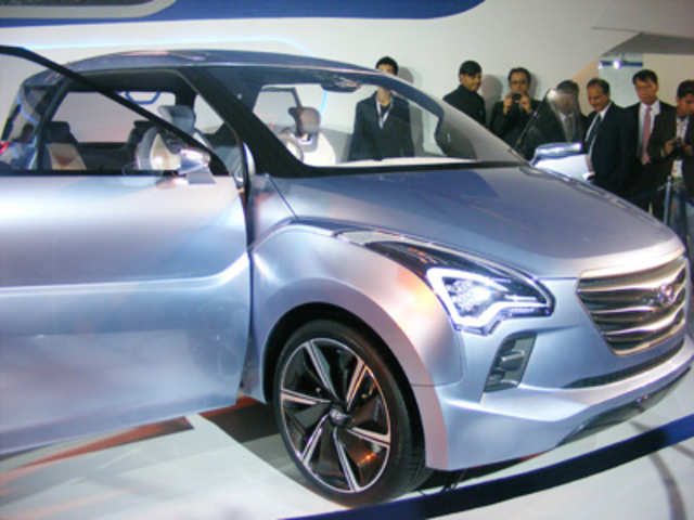 Hyundai unveils concept MPV Hexa Space