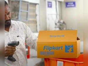 Flipkart employee scanning an order.