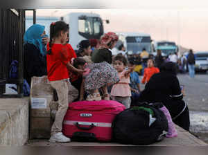 FILE PHOTO: Syrians living in Lebanon return to Syria