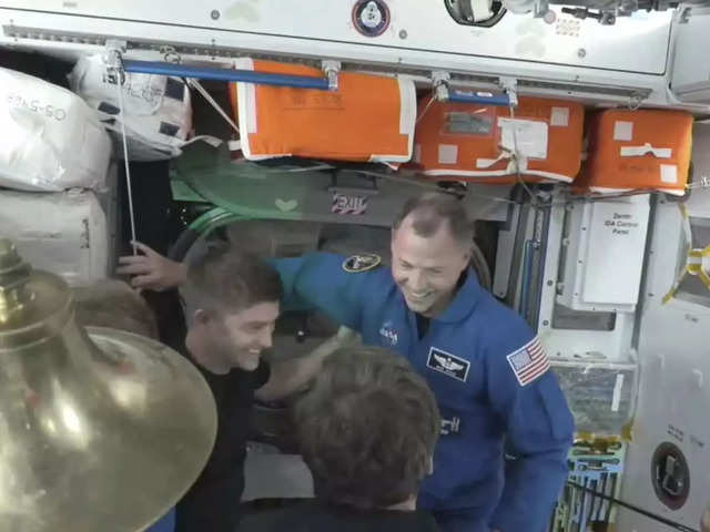 SpaceX capsule arrival