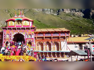 Currently, the yatra officially starts from Rishikesh. Pilgrims traditionally undertaking the pilgrimage first visit Yamunotri, followed by Gangotri, Kedarnath and Badrinath