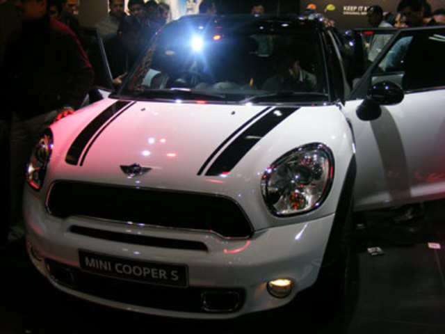 Cooper S comes fitted with a turbocharged 1.6 litre four-cylinder engine