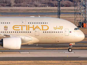 Etihad airways misplaces intl’ passenger’s check-in baggage containing Rs 30 lakh cash; Delhi consumer commission orders the airline to give Rs 75,000