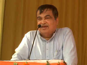 Nitin Gadkari reviewed progress of 21 national Highway projects of Kerala