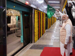 **EDS: IMAGE VIA @narendramodi** Mumbai: Prime Minister Narendra Modi flags off ...