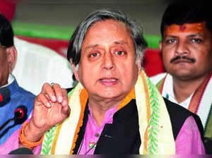 Tharoor-led Panel Decides to Take Up Discussions on B’desh, West Asia