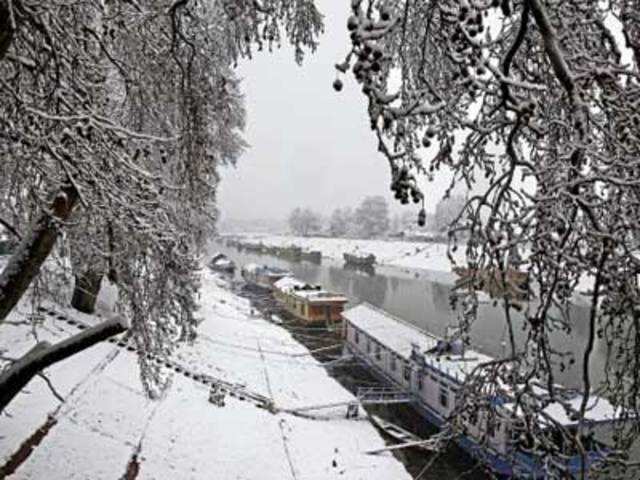 Snowfall in Srinagar