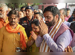 Kurukshetra: Haryana Chief Minister Nayab Saini offers prayers with others at a ...