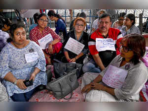 Kolkata: Senior doctors join junior doctors' protest against the RG Kar Medical ...