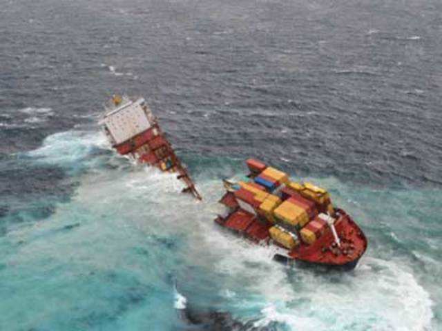 Container ship 'Rena' splits in two