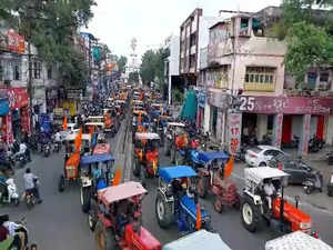 MP: Around 4000 farmers take our tractor rally in Ujjain demanding to increase Soybean MSP at Rs 6000 a quintal