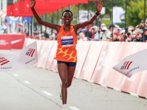 Kenyan runner Ruth Chepngetich sets new world record at 2024 Chicago Marathon