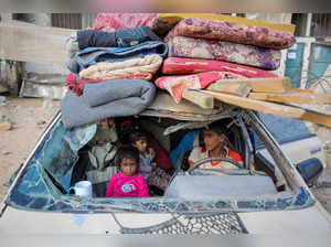 Palestinians flee areas in the eastern part of Khan Younis following an Israeli evacuation order, in Khan Younis in the southern Gaza Strip