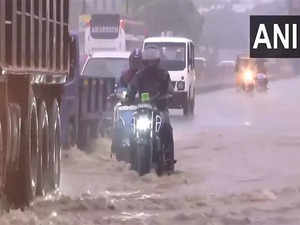 Tamil Nadu: Heavy rain lashes parts of Chennai, causes waterlogging and traffic congestion