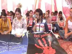 PGMI doctors in Chandigarh hold 12-hour-long hunger strike; demand fast-track justice