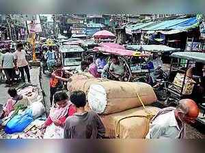 Address traffic trouble, exasperated Sadar Bazar traders urge authorities