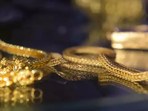 Chic gold anklets