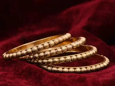 Elegant gold bangles