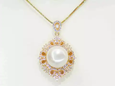 Birthstone gold pendant