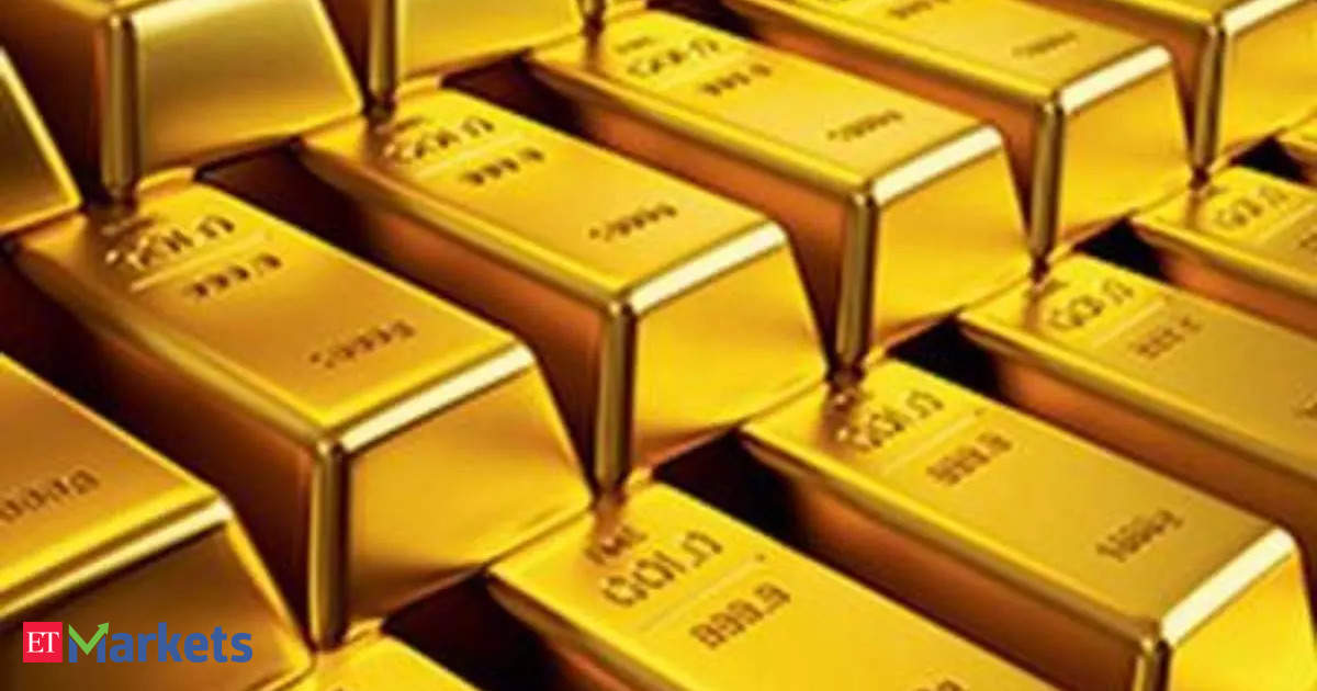 Gold hits record high as US rate cuts and election jitters spur demand