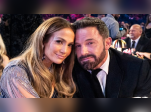 Drake waiting for a second chance with Jennifer Lopez, reaches out to her the moment she filed for divorce from Ben Affleck