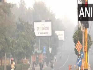 AQI in Delhi drops to 226; residents face breathing issues