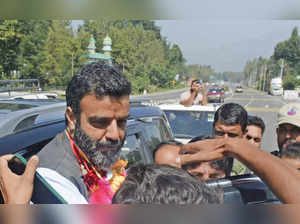 Anantnag: J&K National Conference MP Aga Ruhullah Mehdi interacts with supporter...