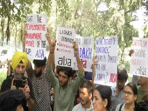 Delhi Police detain AISA members protesting in support of Sonam Wangchuk's hunger strike for Ladakh's Sixth Schedule demand