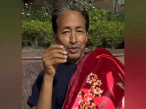 Sonam Wangchuk's fast enters 15th day, Shankaracharya and Ladakh villagers show support