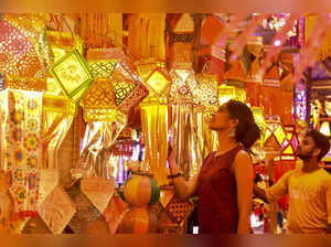 Nagpur: People buy lanterns ahead of the Diwali festival, in Nagpur, Maharashtra...