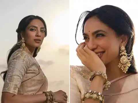 Beachside elegance in a saree