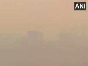 Mumbai wakes to layer of smog; AQI strikes at 131