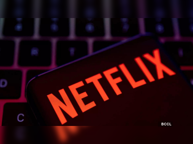 Netflix communications chief and global public policy executives to exit