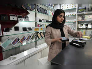 Iran lifts its ban on imports of new iPhone models in place since last year